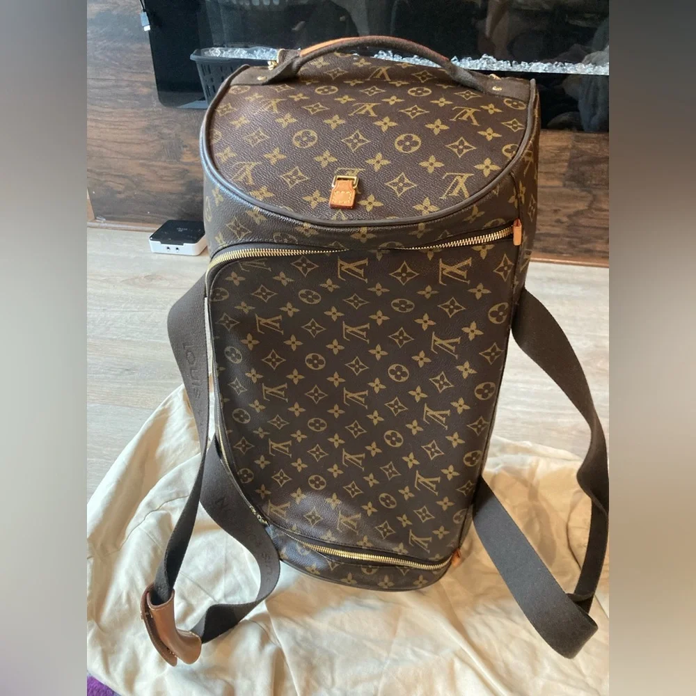 💯% Authentic Louis Vuitton Monogram Duffel Bag (carry-on) - Picture 2 of 16